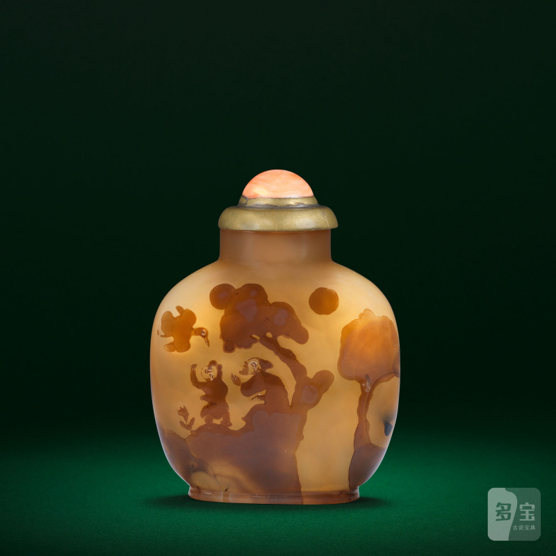 十八/十九世紀 瑪瑙雕人物故事圖鼻烟壺 | A CHALCEDONY AGATE 'SAGE AND CRANE' SNUFF BOTTLE